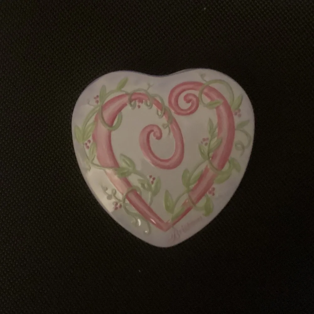Brighton Floral Heart and Black/White Shaped Lidded Tin Trinket Box 💕💜💙 - Picture 5 of 8